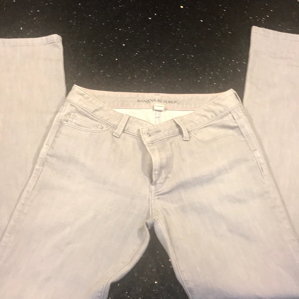 Light grey skinny jeans.
